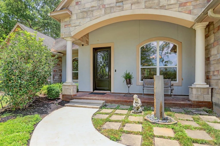Photo 5 of 34 - 7811 Bent Green Ln, Spring, TX 77389