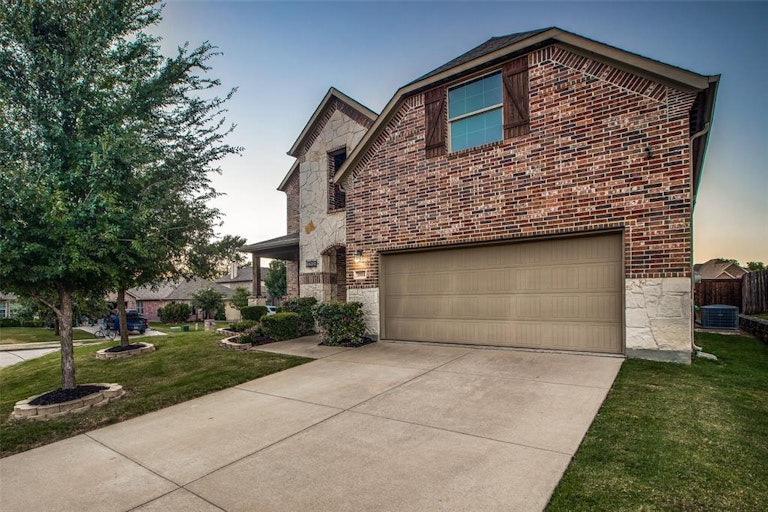 Photo 3 of 25 - 3904 Edward Dr, McKinney, TX 75071