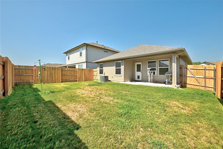 Photo 21 of 25 - 217 Baron Creek Trl, Bastrop, TX 78602