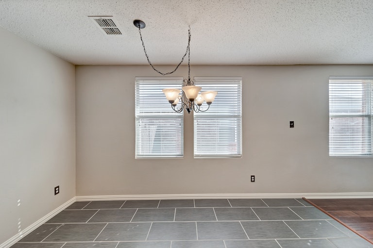 Photo 9 of 24 - 652 Granite Ridge Dr, Fort Worth, TX 76179
