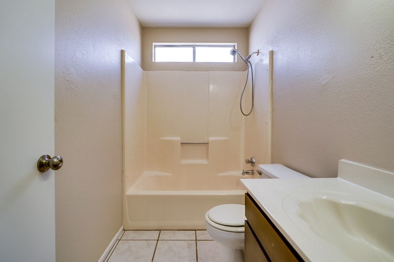 Photo 17 of 20 - 6409 W Paradise Ln, Glendale, AZ 85306