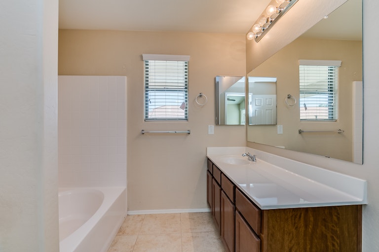 Photo 15 of 29 - 10027 W Flavia Hvn, Tolleson, AZ 85353