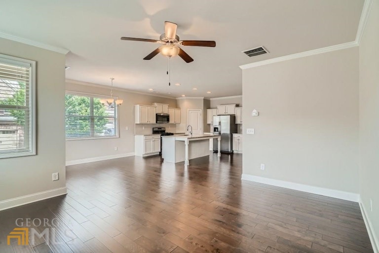 Photo 5 of 26 - 410 Holdings Dr, Lawrenceville, GA 30044