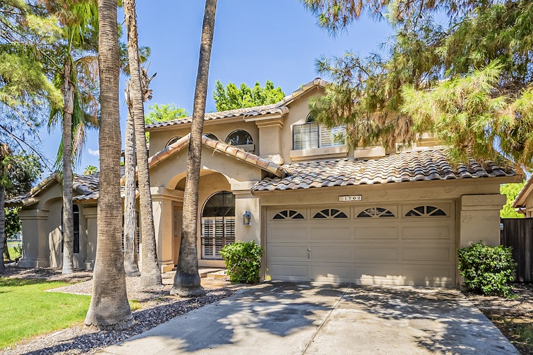 Photo 1 of 31 - 1702 E Oak Harbor Dr, Gilbert, AZ 85234