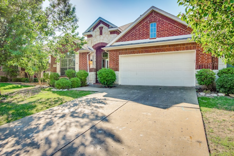 Photo 1 of 44 - 210 Anns Way, Forney, TX 75126