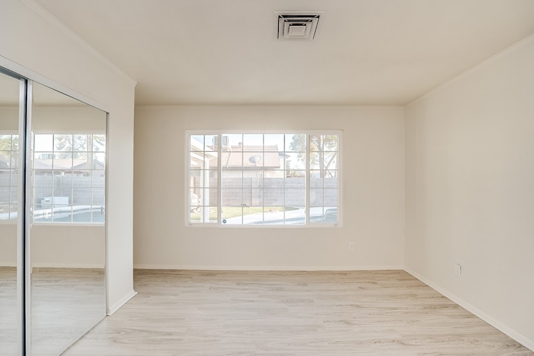 Photo 9 of 21 - 6612 S 44th Pl, Phoenix, AZ 85042