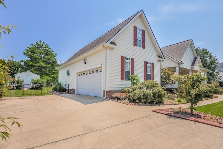 Photo 22 of 25 - 207 Natalie Dr, Raleigh, NC 27603