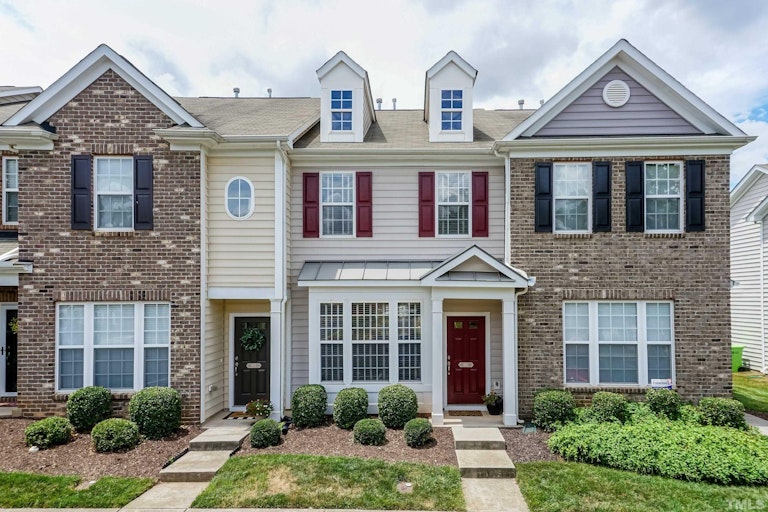 Photo 2 of 21 - 895 Cupola Dr, Raleigh, NC 27603