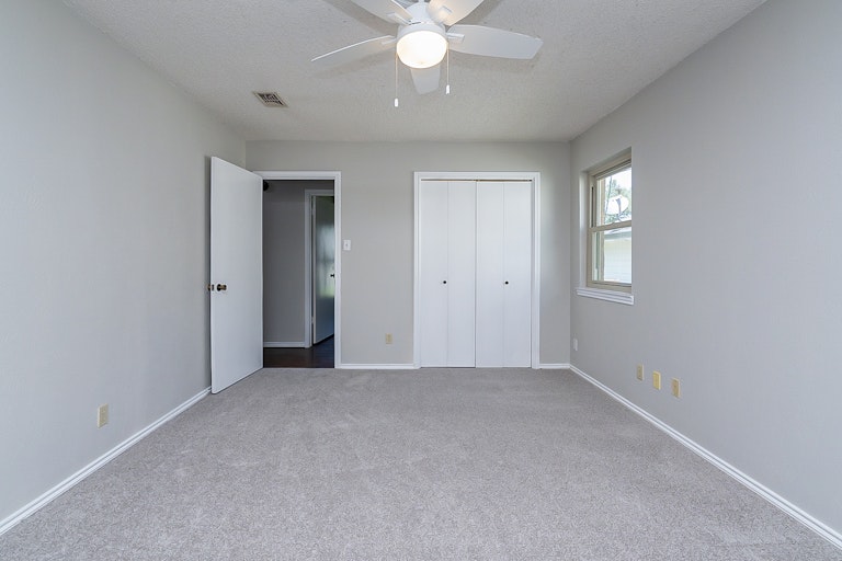 Photo 16 of 18 - 1708 Oak Tree Dr, Denton, TX 76209