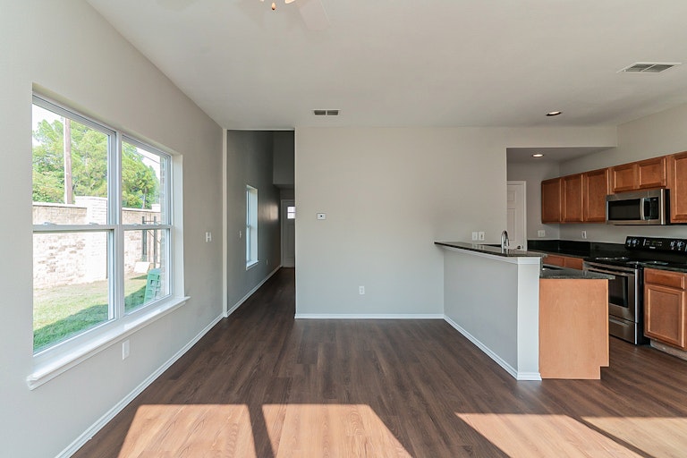 Photo 12 of 25 - 2800 Pasadena Ln, Arlington, TX 76015