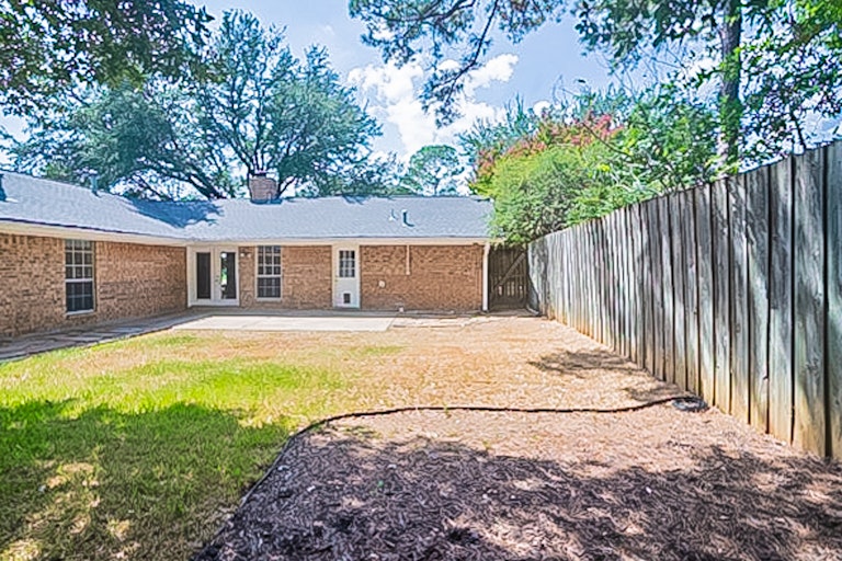 Photo 7 of 25 - 2811 Ashbury Dr, Arlington, TX 76015
