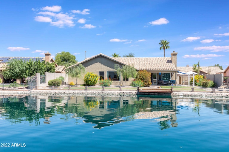 Photo 1 of 21 - 9035 W Lisbon Ln, Peoria, AZ 85381