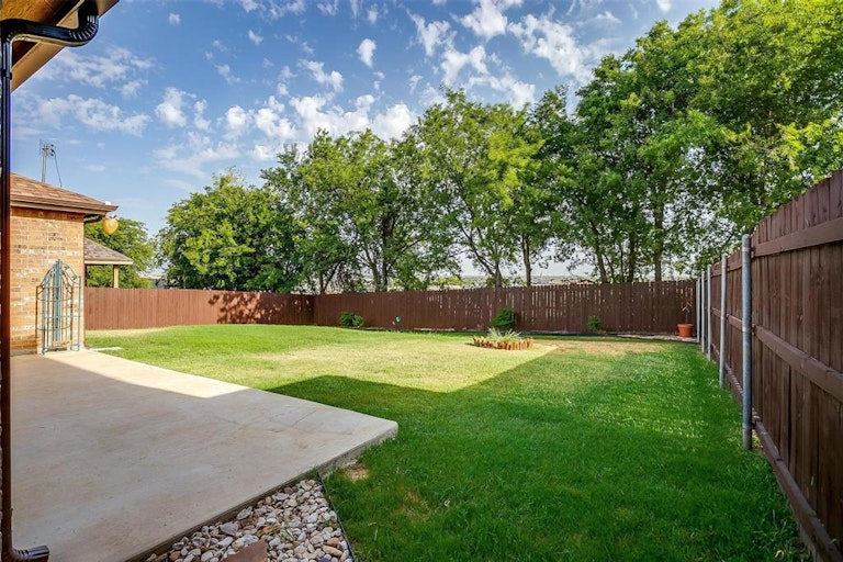 Photo 36 of 40 - 783 Peach Ln, Burleson, TX 76028
