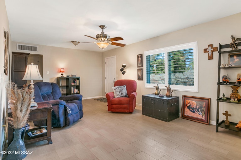 Photo 4 of 28 - 2810 E Florence Dr, Tucson, AZ 85716