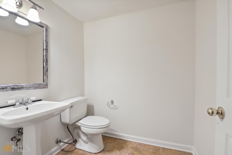 Photo 38 of 41 - 1005 Redstone Ln, Atlanta, GA 30338