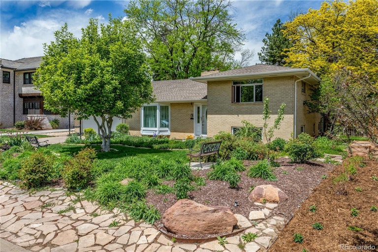 Photo 10 of 39 - 125 Southmoor Dr, Denver, CO 80220