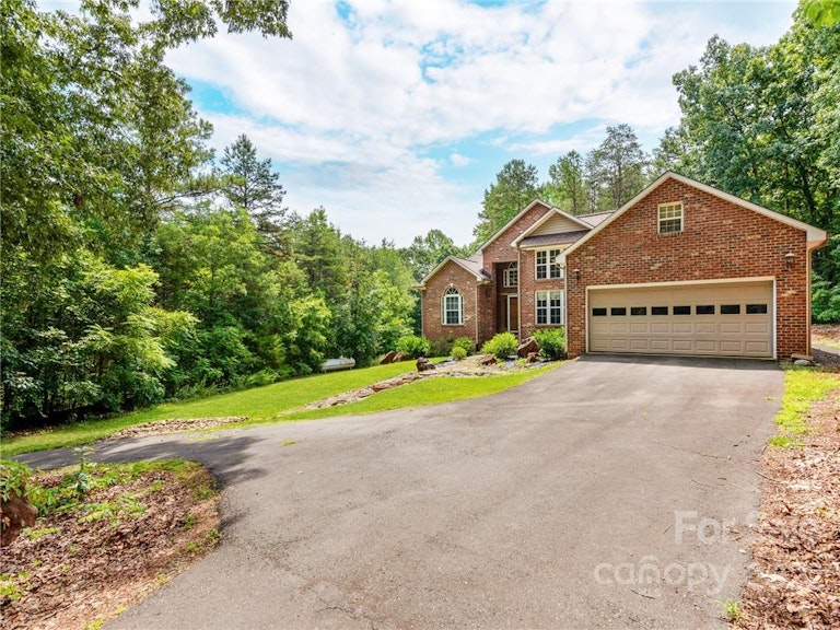 Photo 2 of 30 - 1801 Charles Raper Jonas Hwy, Mount Holly, NC 28120