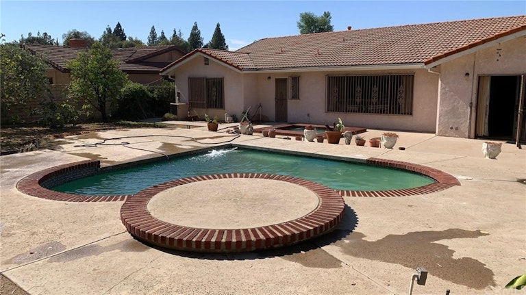 Photo 1 of 15 - 17018 Gledhill St, Northridge, CA 91325