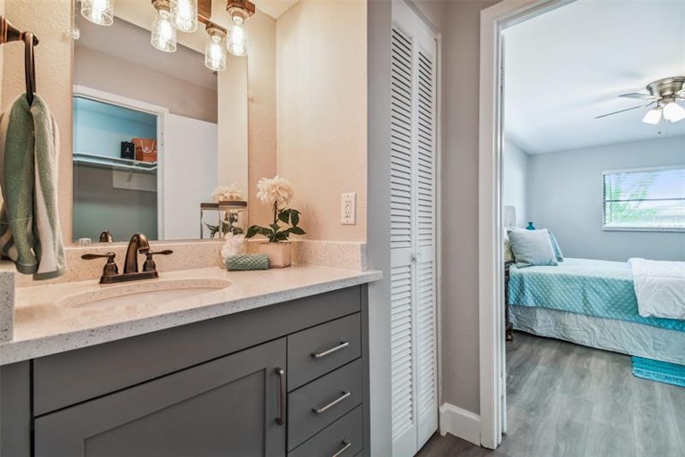 Photo 32 of 42 - 8010 Diagonal Rd N, Saint Petersburg, FL 33702