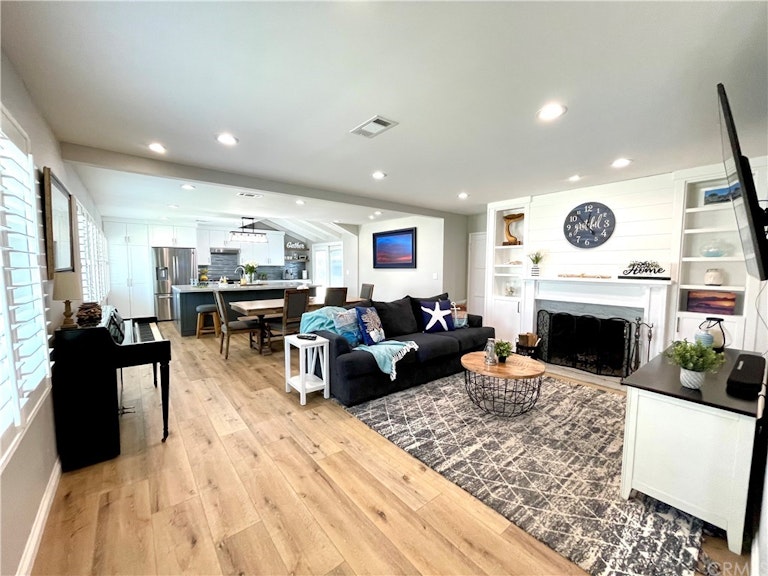 Photo 5 of 51 - 5807 E Monlaco Rd, Long Beach, CA 90808
