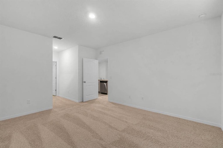 Photo 32 of 40 - 729 Squires Grove Dr, Winter Haven, FL 33880