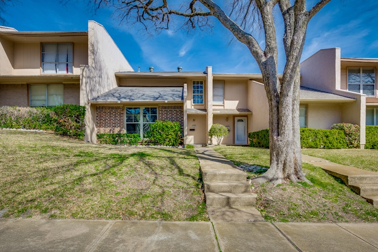 Photo 1 of 21 - 509 Valley Park Dr, Garland, TX 75043