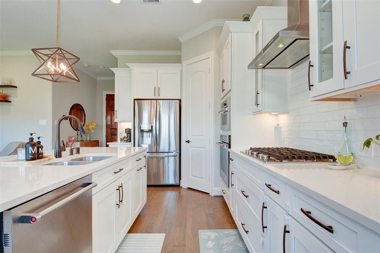 Photo 16 of 33 - 10009 Granary Dr, Houston, TX 77080