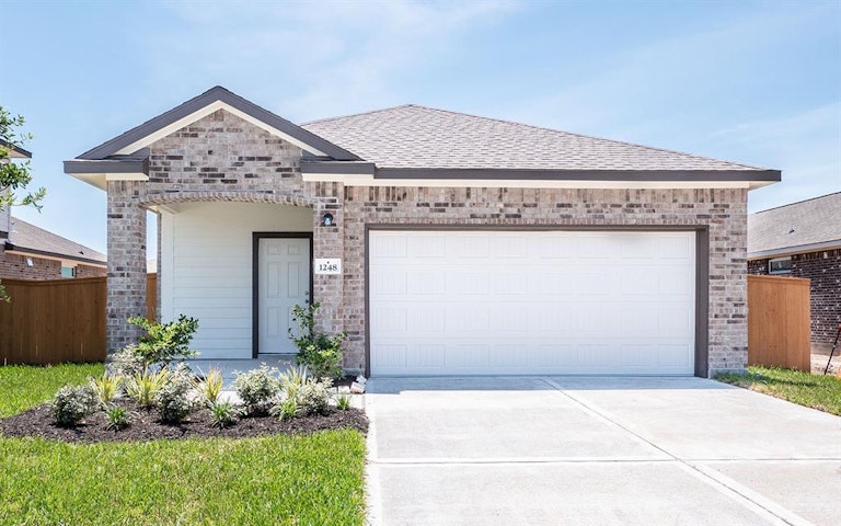 Photo 1 of 14 - 1248 Ponderosa Pine Dr, Rosharon, TX 77583