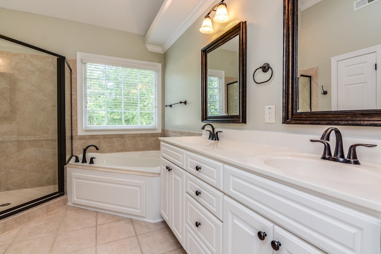 Photo 14 of 26 - 3917 Elmswick Ct, Apex, NC 27539