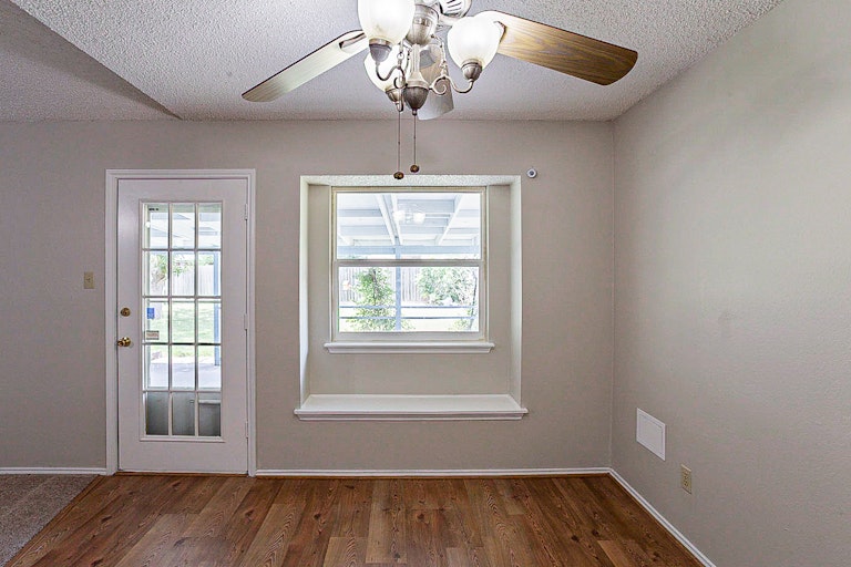 Photo 11 of 18 - 5535 Needville, San Antonio, TX 78233