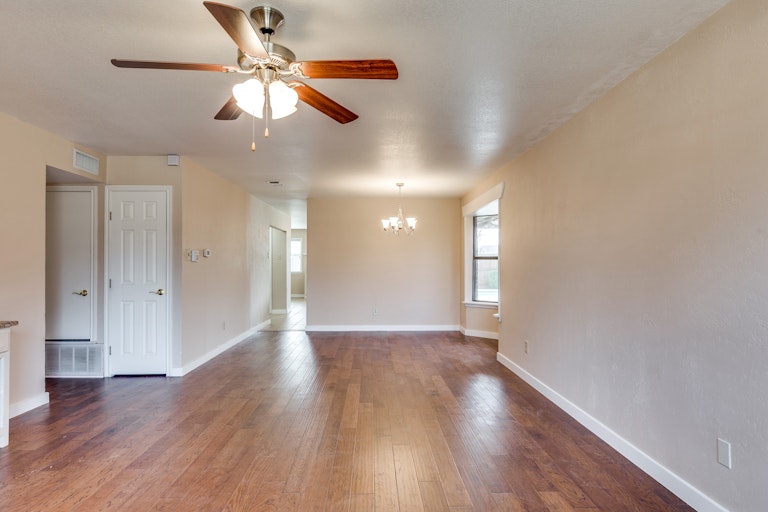 Photo 15 of 27 - 734 Red Wing Dr, Lewisville, TX 75067