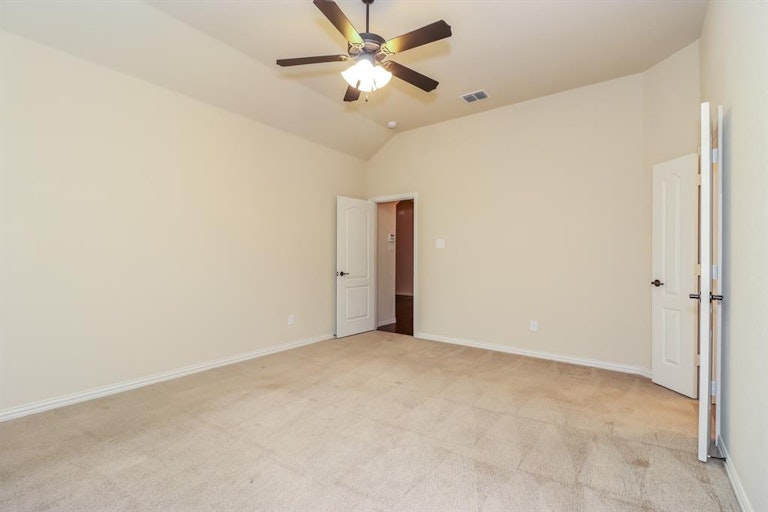 Photo 18 of 25 - 1629 Signature Dr, Weatherford, TX 76087