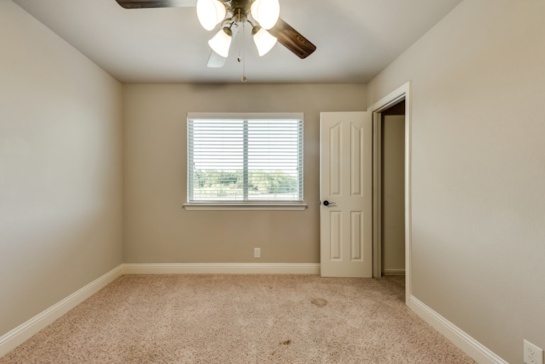 Photo 26 of 37 - 1129 Longhorn Dr, Aubrey, TX 76227