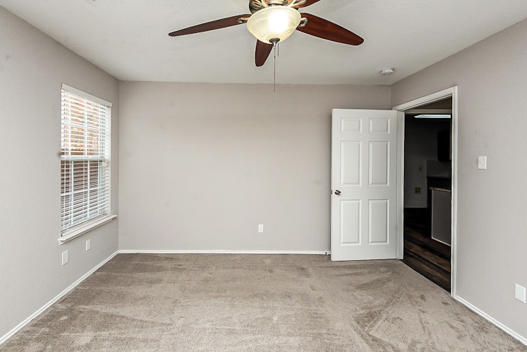 Photo 18 of 26 - 6428 Henco Dr, Fort Worth, TX 76119