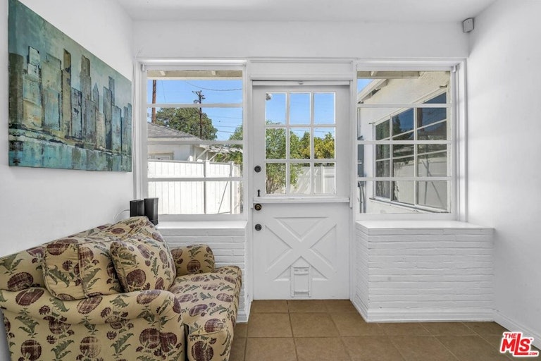 Photo 20 of 45 - 10643 Blix St, North Hollywood, CA 91602