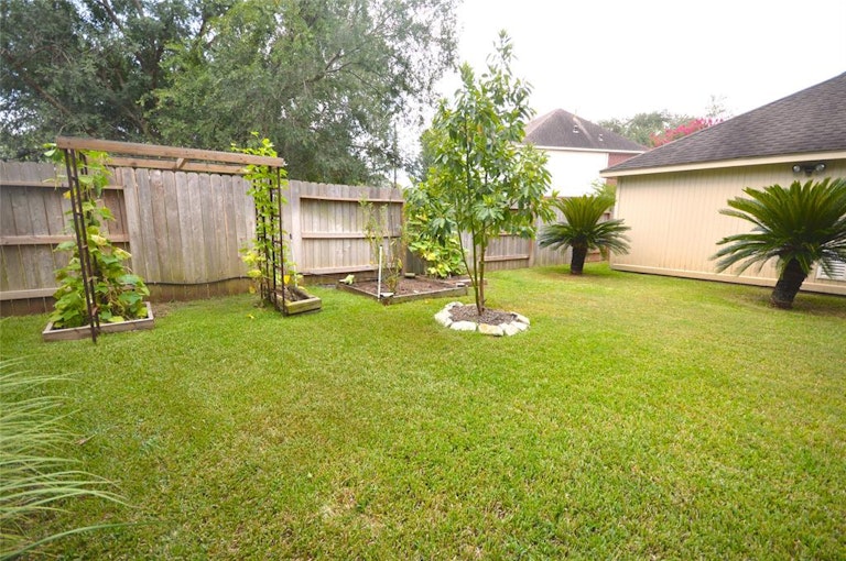 Photo 37 of 44 - 5003 Kingsland Ct, Sugar Land, TX 77479