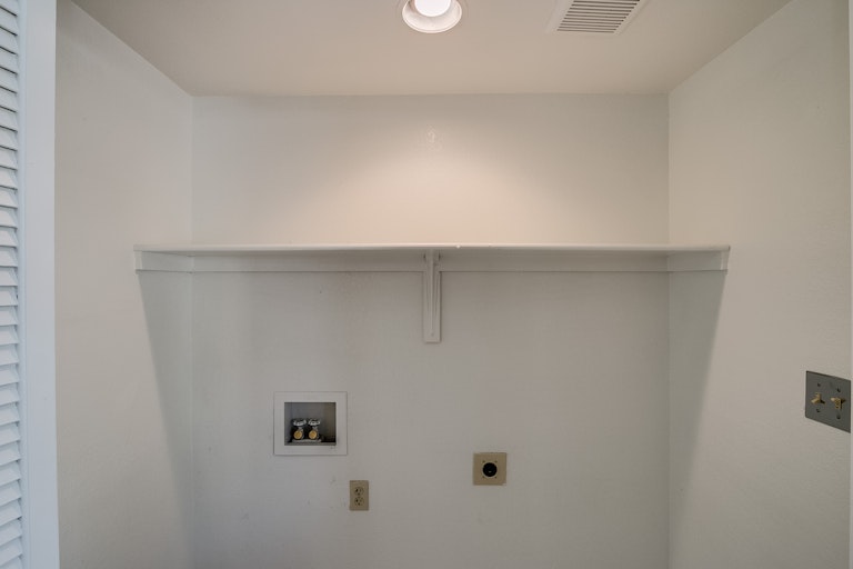 Photo 17 of 23 - 4302 E Windmere Dr, Phoenix, AZ 85048