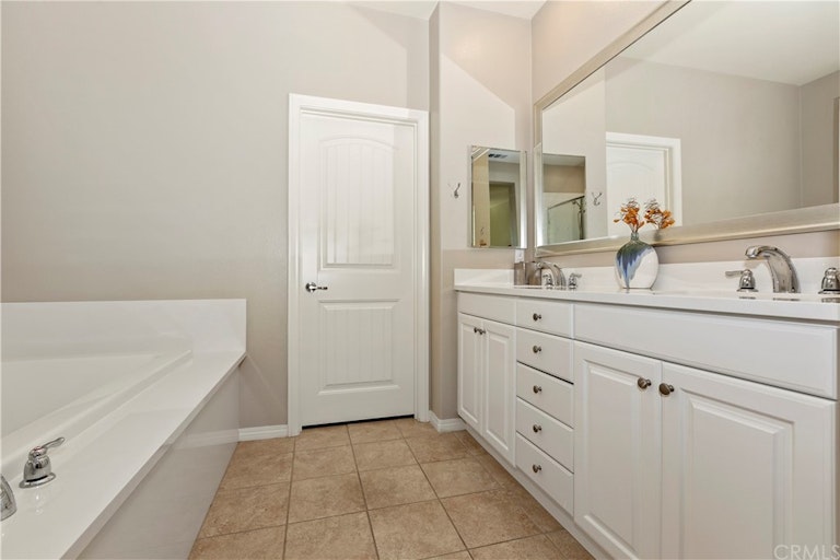 Photo 29 of 50 - 5120 Armendarez Ln, Fontana, CA 92336