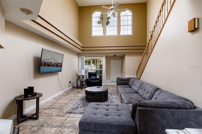 Photo 5 of 36 - 1802 Lago Vista Blvd, Palm Harbor, FL 34685