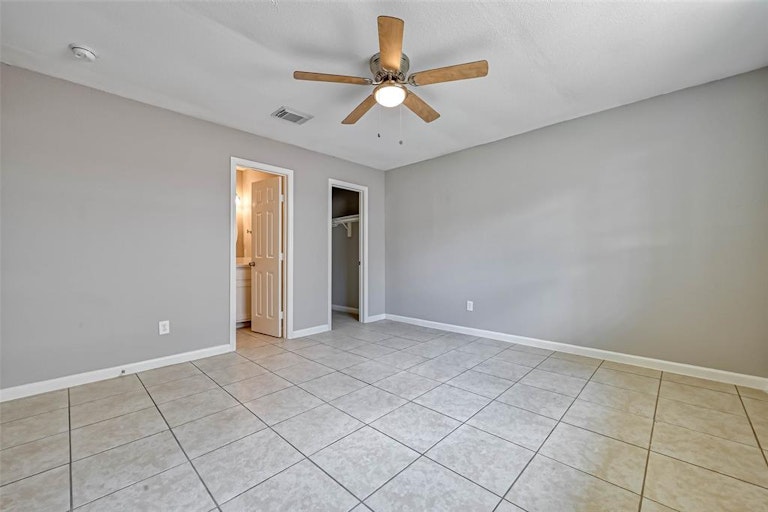 Photo 25 of 32 - 8638 Valley Flag Dr, Houston, TX 77078