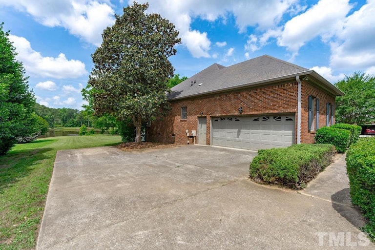 Photo 5 of 35 - 5516 Brushy Meadows Dr, Fuquay Varina, NC 27526