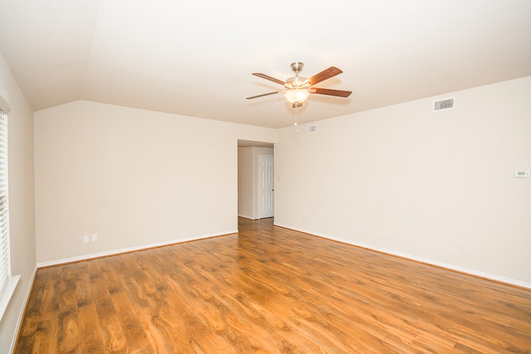 Photo 13 of 27 - 6076 Cedar Glen Dr, Grand Prairie, TX 75052