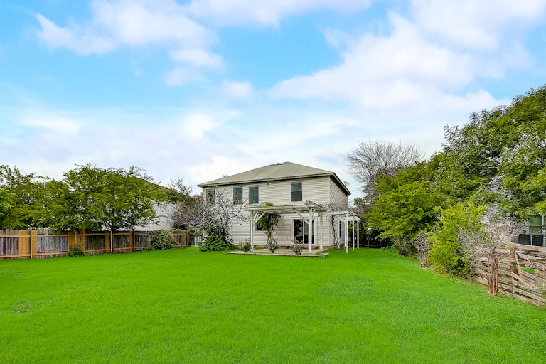 Photo 9 of 38 - 3213 Elizabeth Anne Ln, Round Rock, TX 78664