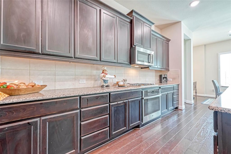 Photo 26 of 48 - 21606 Albertine Dr, Tomball, TX 77377