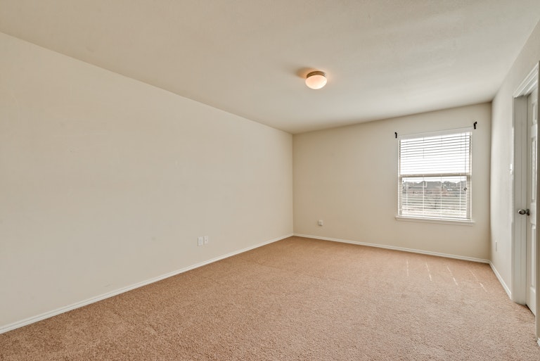 Photo 21 of 28 - 14000 Zippo Way, Haslet, TX 76052