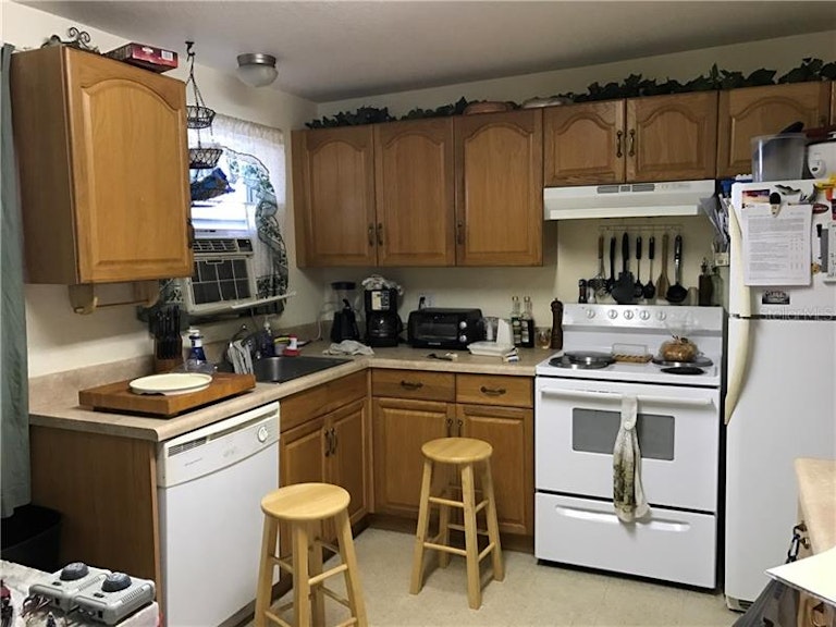Photo 3 of 3 - 10306 66th Ave, Seminole, FL 33772