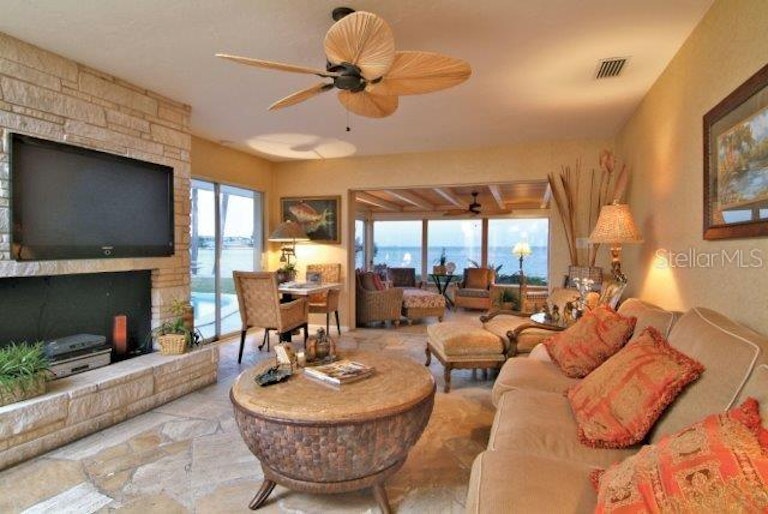 Photo 11 of 17 - 584 Gunwale Ln, Longboat Key, FL 34228