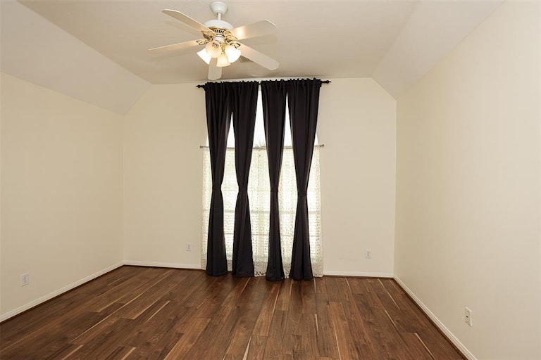 Photo 40 of 50 - 16011 Camillia Trl, Tomball, TX 77377