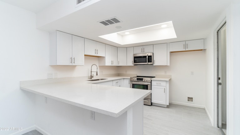 Photo 6 of 26 - 2422 E Villa Maria Dr, Phoenix, AZ 85032