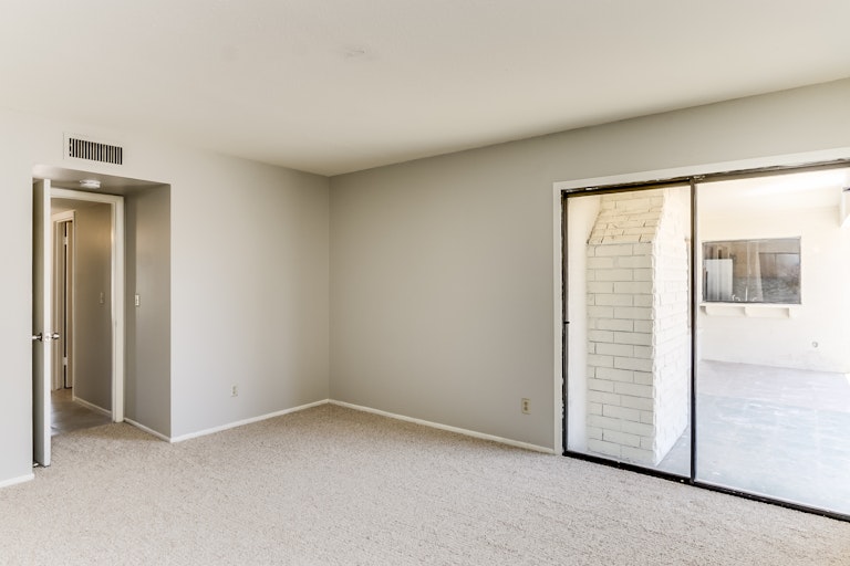 Photo 5 of 27 - 5056 N 71st Ave, Glendale, AZ 85303